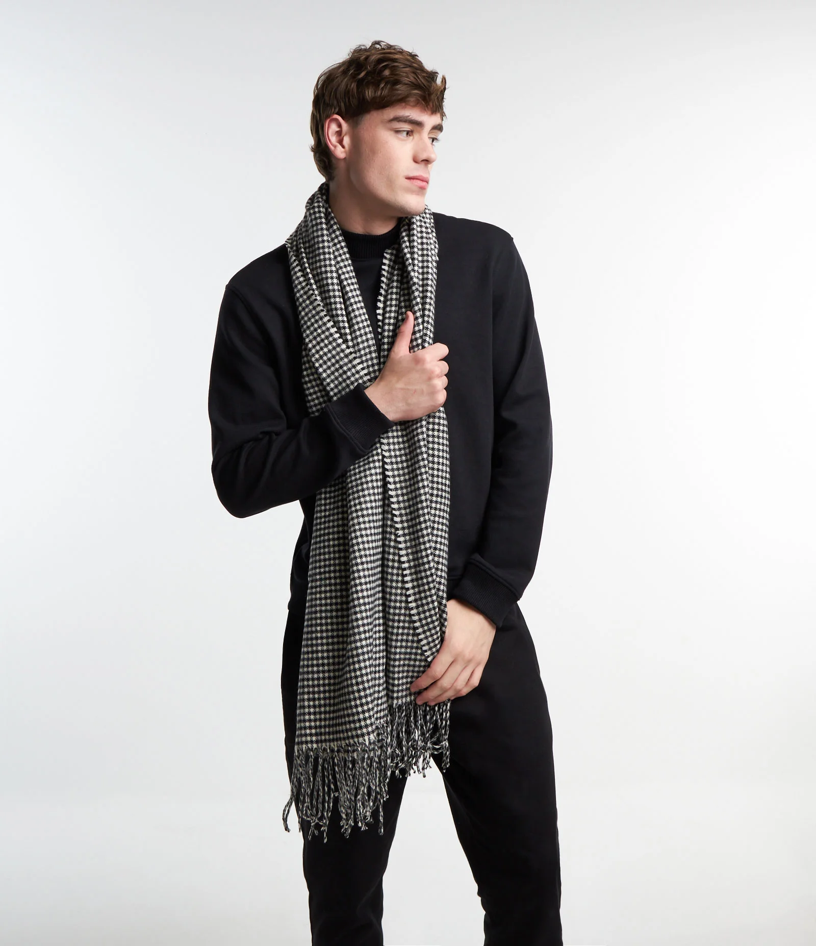 Cachecol em Lã Acrílica com Estampa Xadrez Preto/ Branco 1