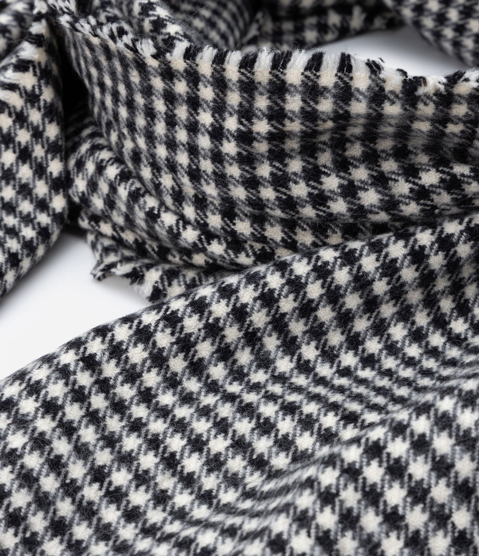 Cachecol em Lã Acrílica com Estampa Xadrez Preto/ Branco 4