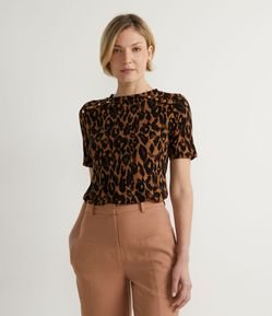Blusa Manga Curta em Meia Malha com Estampa Animal Print  Onça