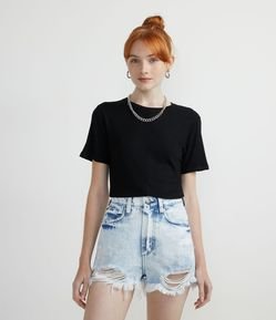 Blusa Básica em Viscose Texturizada com Manga Curta e Recorte Frontal