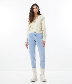 Jeans mom de mujer: un modelo que no pasa de moda - Renner