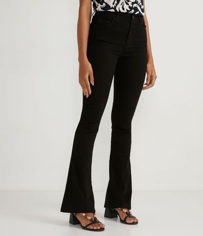 Calça Boot Cut em Sarja com Cintura Alta Menor preço em Calça Boot Cut em Sarja com Cintura Alta