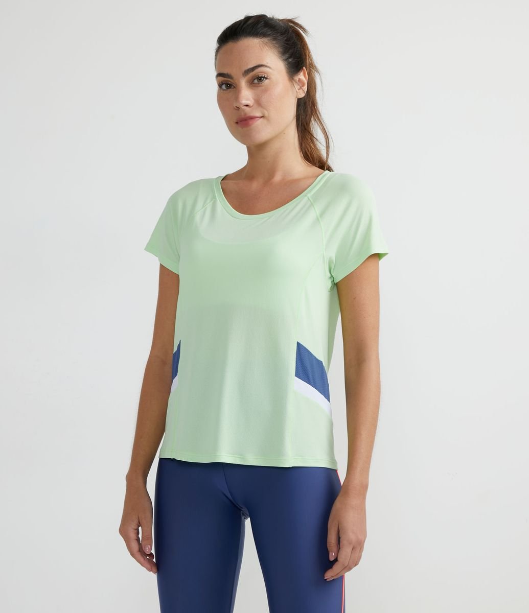 Camiseta Esportiva em Poliamida com Cava Raglan e Recortes Contrastantes Menor preço em Camiseta Esportiva em Poliamida com Cava Raglan e Recortes Contrastantes