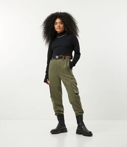 Calça Jogger em Sarja com Cinto de Encaixe e Bolsos Cargo