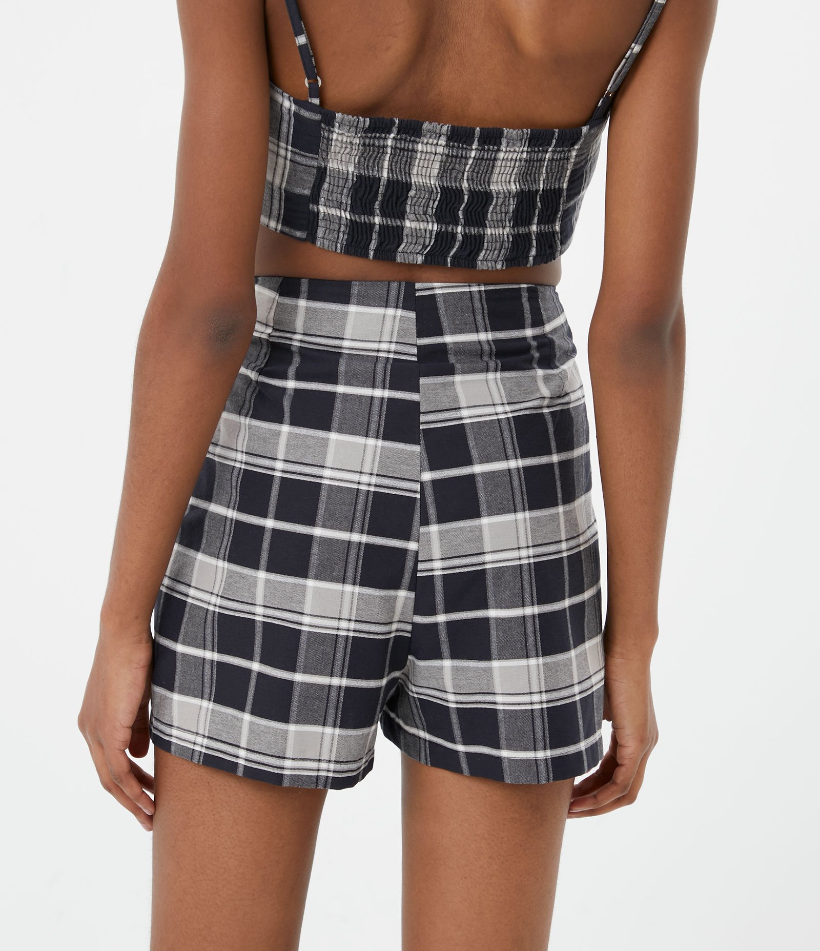 Short Saia em Algodão Transpassado com Estampa Xadrez Preto 2