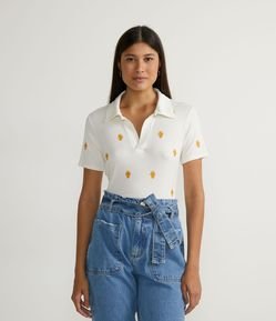 Blusa Curta em Viscose Canelada com Bordado de Abacaxi