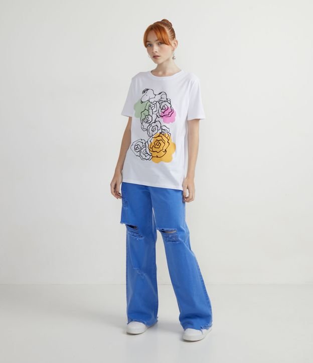 Blusa Alargada en Algodón con Estampado Snoopy con Flores Blanco 4