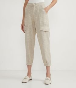 Pantalón en Algodón Texturizada con Botón Forrado