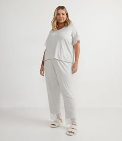 Pijama em Viscolycra com Detalhes em Renda Curve & Plus Size