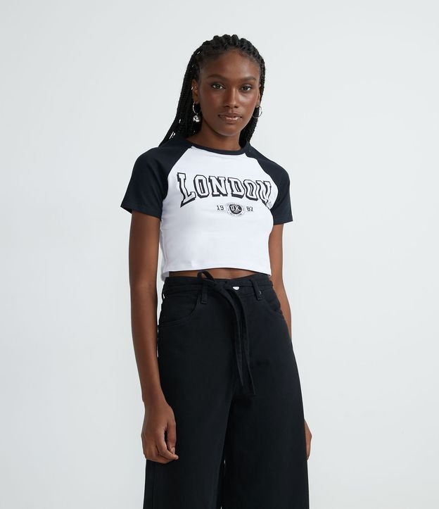 Blusa Cropped em Algodão com Estampa London e Cava Raglan