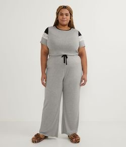 Pijama em Viscolycra com Detalhe em Renda e Recortes Curve & Plus Size