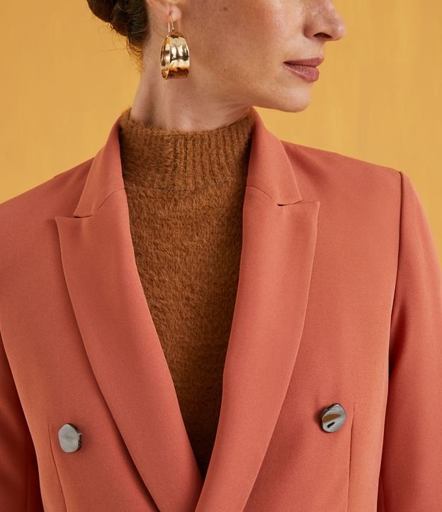 Blazer Femenino con Abotonado Frontal y Bolsillos Incorporados Marrón 3