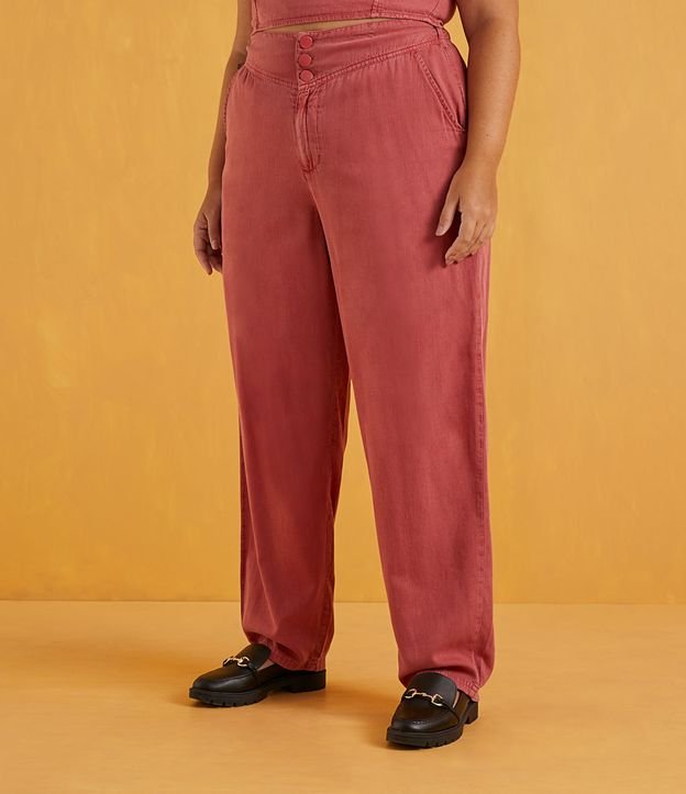 Calça Pantalona em Sarja com Pala Enviesada Curve & Plus Size