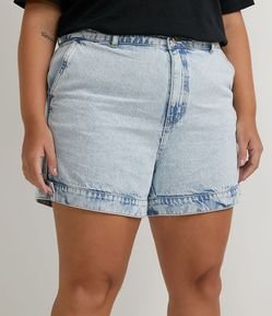Short Mom Jeans com Martingale na Barra Curve & Plus Size