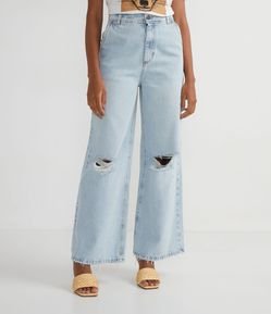 Calça Wide Leg em Jeans com Rasgos e Puidinhos os Joelhos