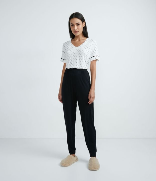Pijama em Viscolycra com Blusa Manga Curta com Estampa de Pontinhos e Calça Jogger