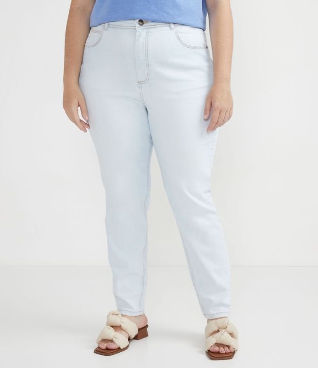 Calça Mom em Jeans Delavê Curve & Plus Size