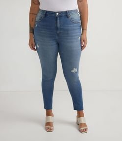 Calça Skinny Jeans com Puidinhos Curve & Plus Size