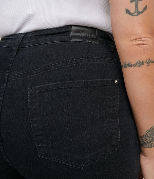 Calça Flare Jeans com Barra Desfiada Curve & Plus Size Preto 4