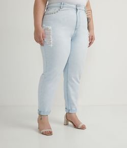 Calça Mom em Jeans Delavê com Tachas Aplicadas Curve & Plus Size