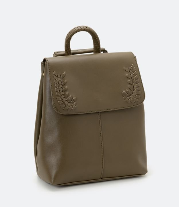Mochila Estruturada com Recortes na Tampa