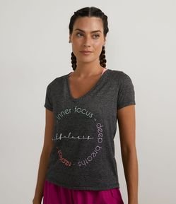 Camiseta Esportiva em Polycotton com Estampa em Lettering