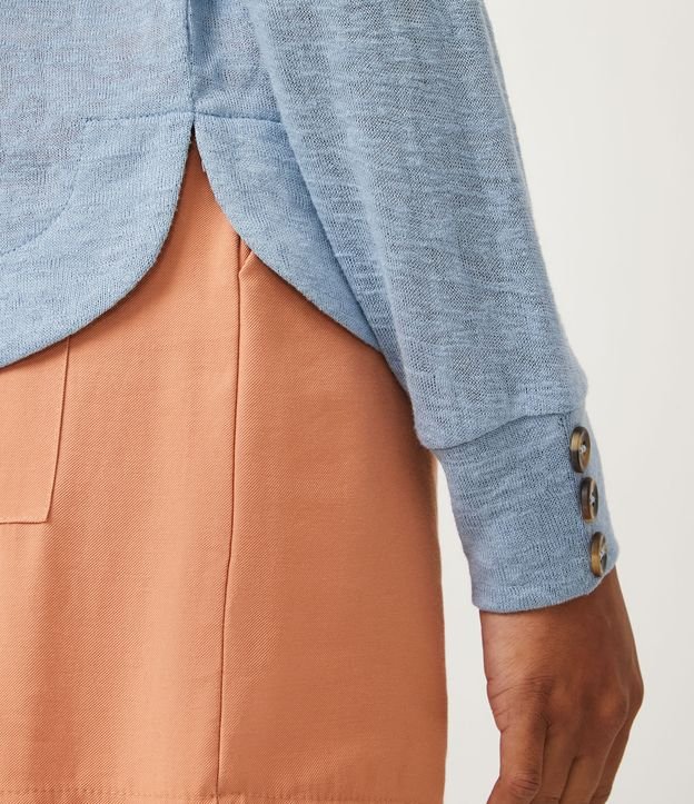 Blusa en Viscosa con Botones Contrastantes en las Mangas Azul 6