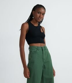 Blusa Regata Cropped em Viscose Canelada com Recorte Assimétrico