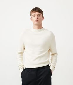 Suéter Slim em Tricô com Gola Média