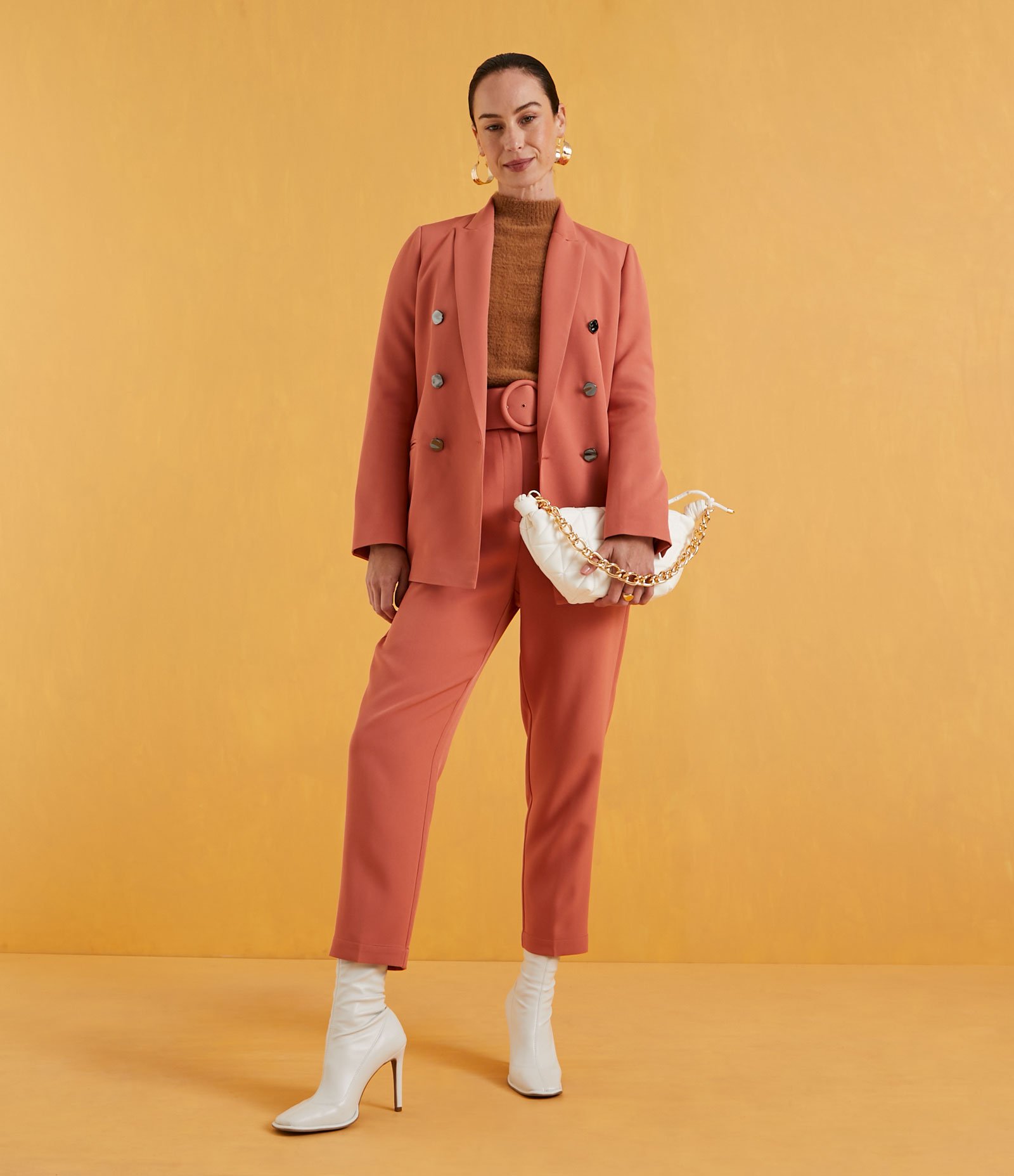 Calça Cenoura em Crepe com Cinto Estruturado 5