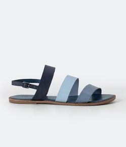 Sandália Rasteira em Couro com Tiras Frontais e Fechamento por Fivela