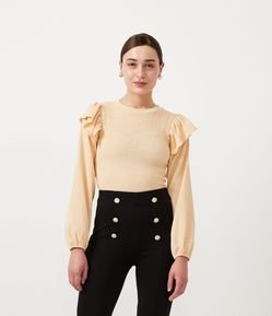 Blusa com Babados nos Ombros e Manga Bufante