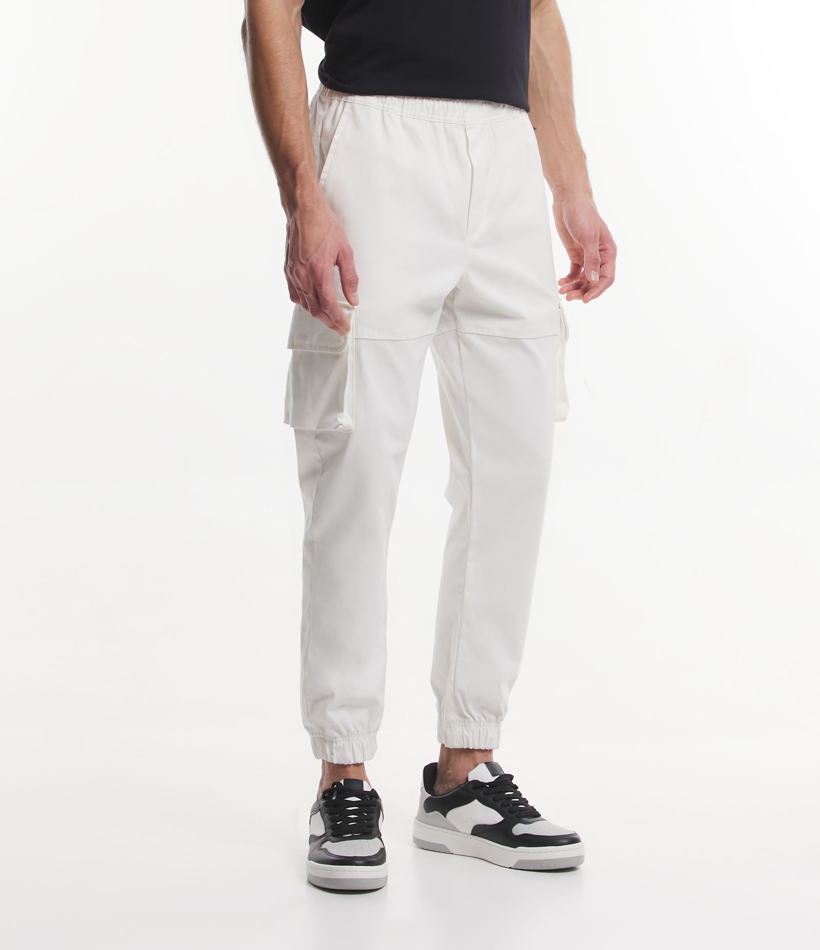 Calça Jogger Cargo em Sarja com Cós Elástico e Barra Ajustada Off White 2