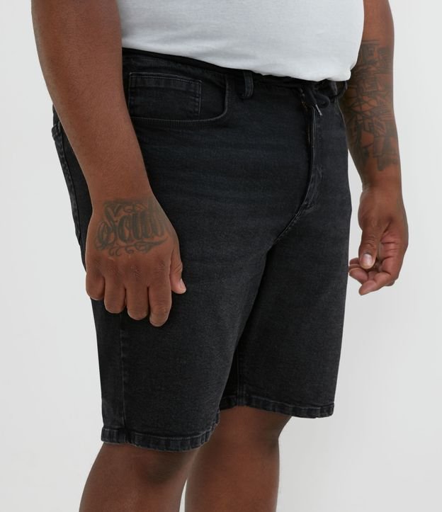 Bermuda Slim em Jeans Com Cós Elástico e Amarração
