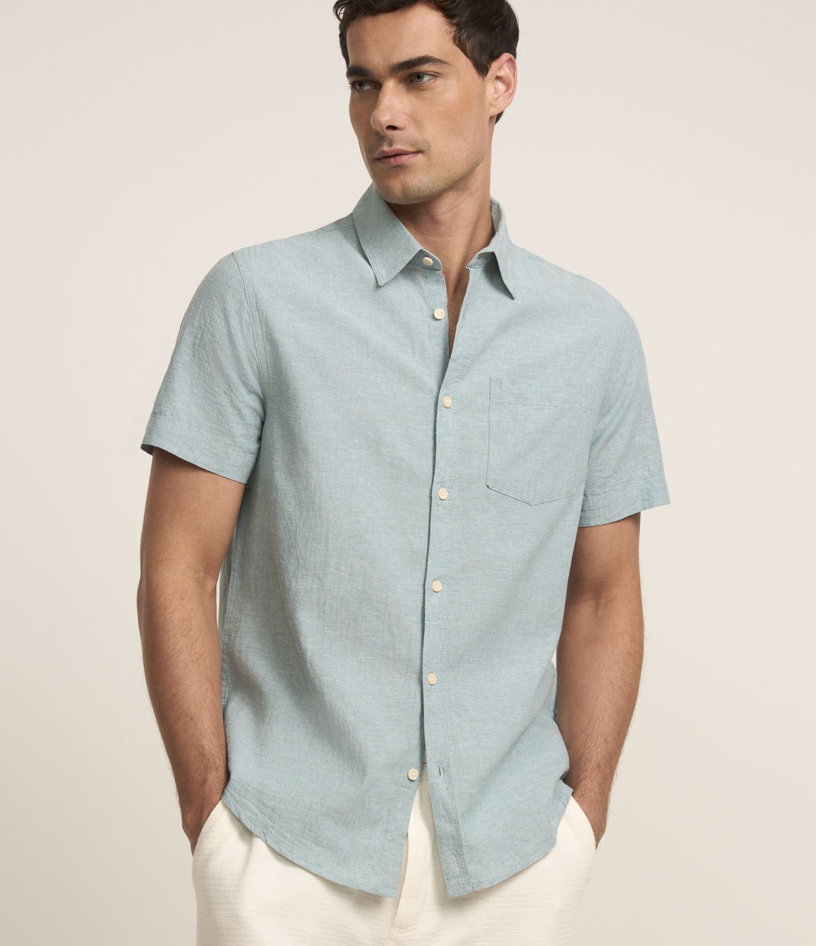Camisa Comfort Básica em Linho com Bolso Frontal Verde Claro 1