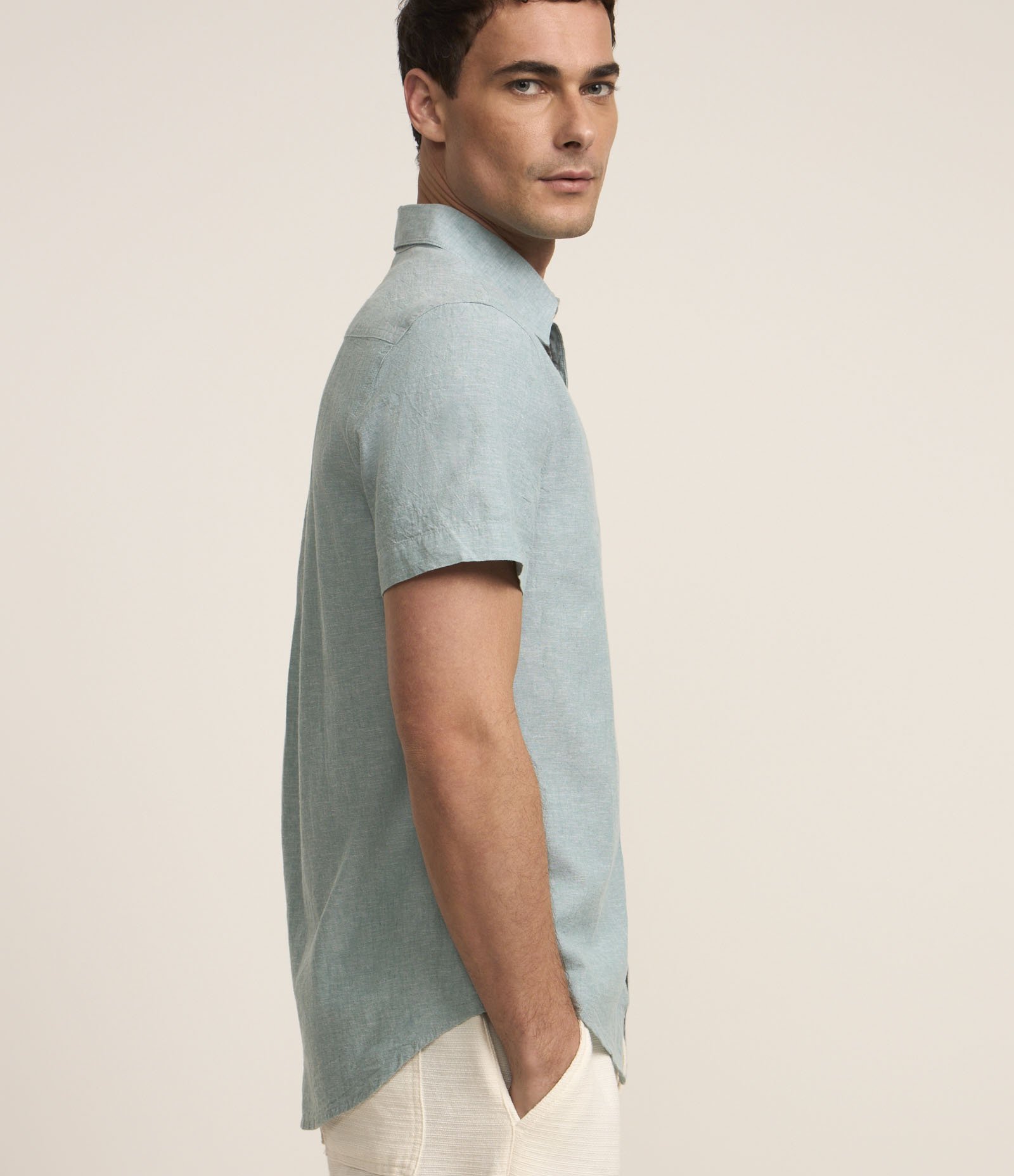Camisa Comfort Básica em Linho com Bolso Frontal Verde Claro 4
