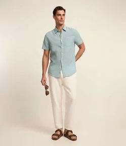 Camisa Comfort Básica em Linho com Bolso Frontal