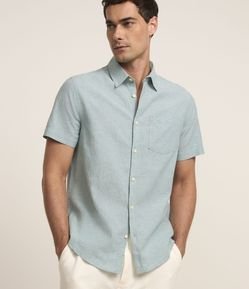 Camisa Comfort Básica em Linho com Bolso Frontal