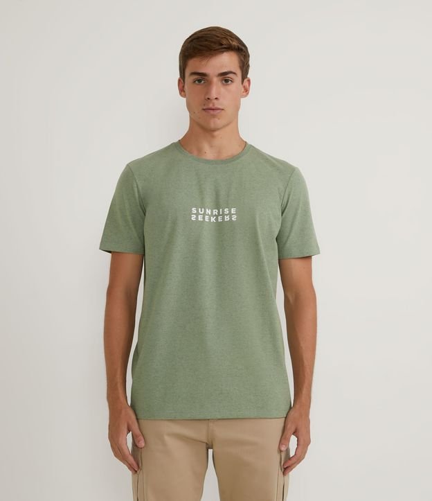 Camiseta Regular Manga Curta com Estampa em Lettering Sunrise Seekes