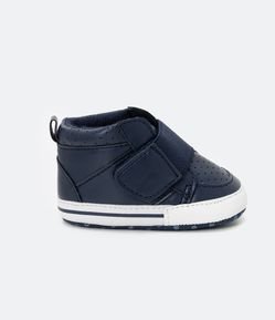 Tênis Infantil com Furinhos e Fechamento Velcro