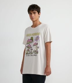 Camiseta Manga Curta com Estampa em Lettering e Cogumelos