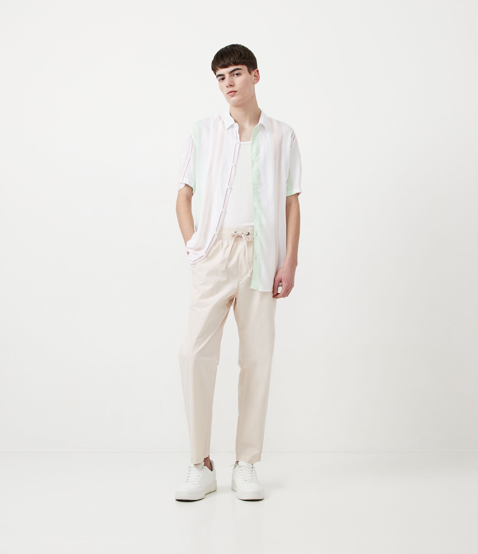 Camisa Manga Curta em Viscose com Estampa em Listras Branco 2