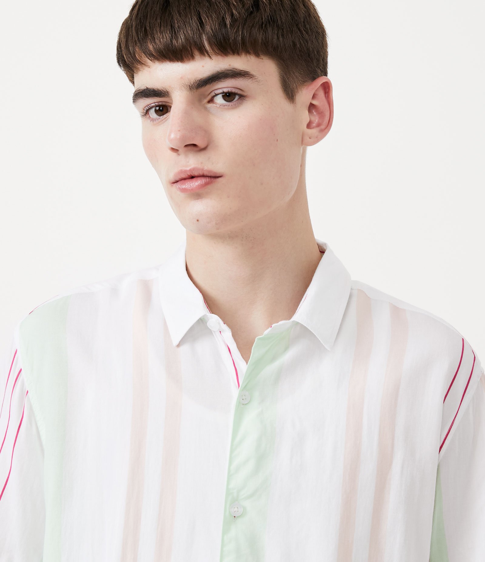 Camisa Manga Curta em Viscose com Estampa em Listras Branco 4