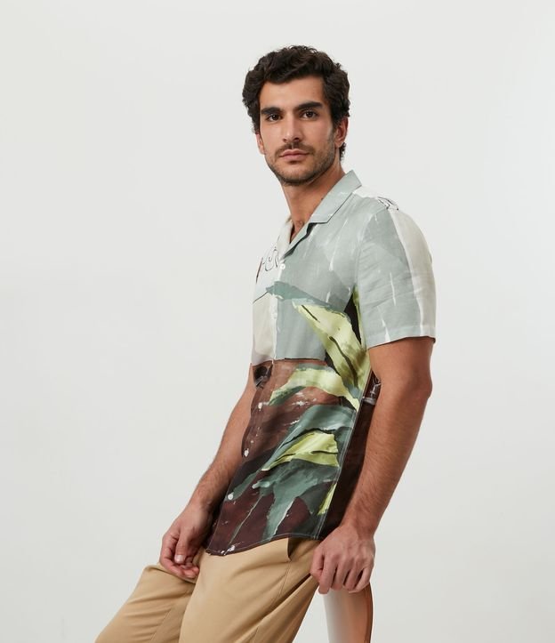 Camisa em Viscose com Estampa de Bar Artístico e Manga Curta - Cor: Verde - Tamanho: P