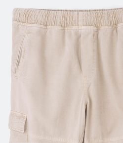 Calça Cargo em Sarja com Cós Elástico e Bolsos Laterais