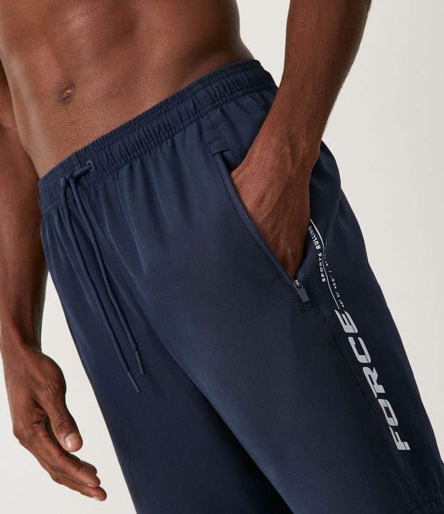Bermuda Deportiva con Lettering Lateral Reflectante Azul Oscuro 4
