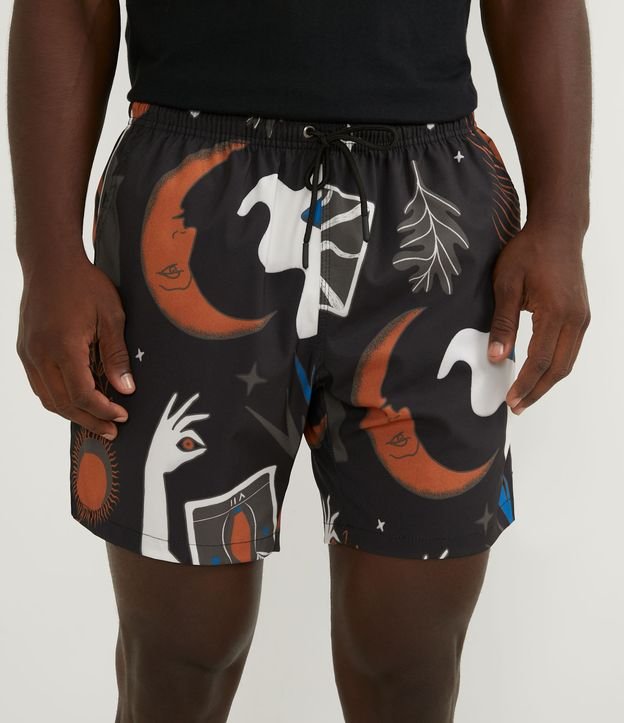 Bermuda de Banho com Estampas Místicas