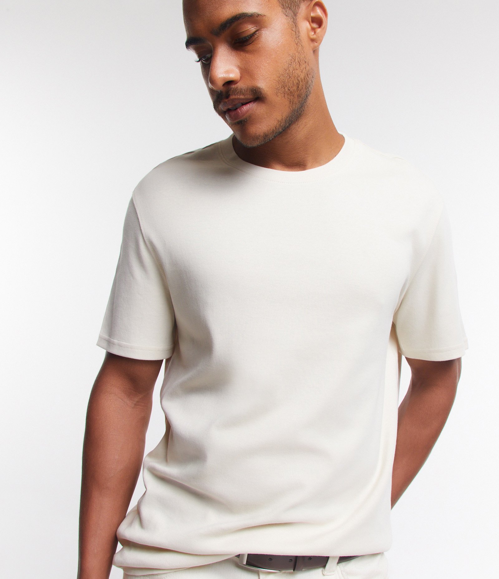 Camiseta Regular em Algodão com Gola Redonda Bege 1
