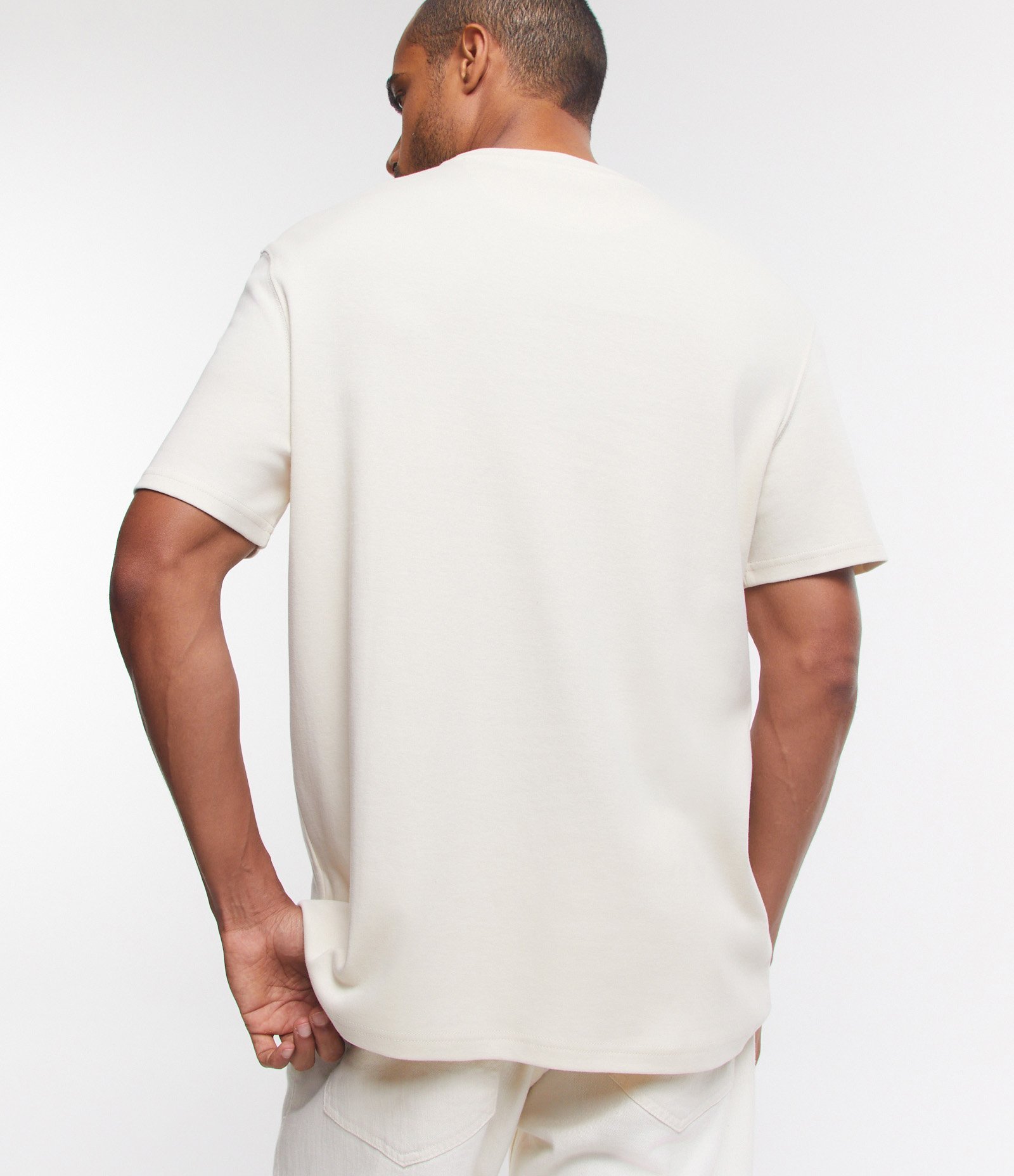 Camiseta Regular em Algodão com Gola Redonda Bege 3