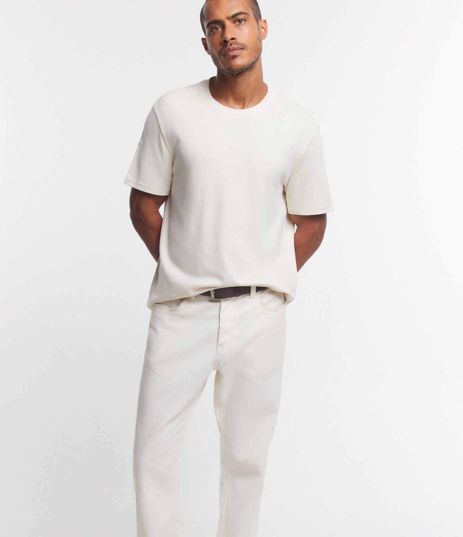 Camiseta Regular em Algodão com Gola Redonda Bege 4